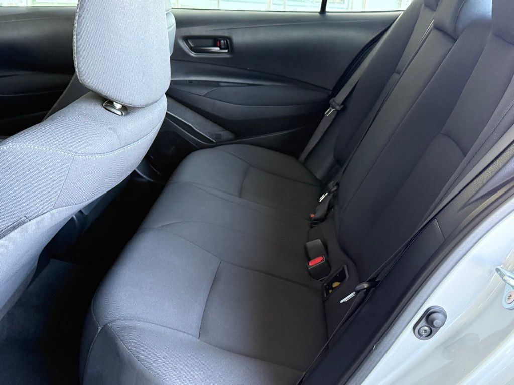 Vehicle image 32 of 33