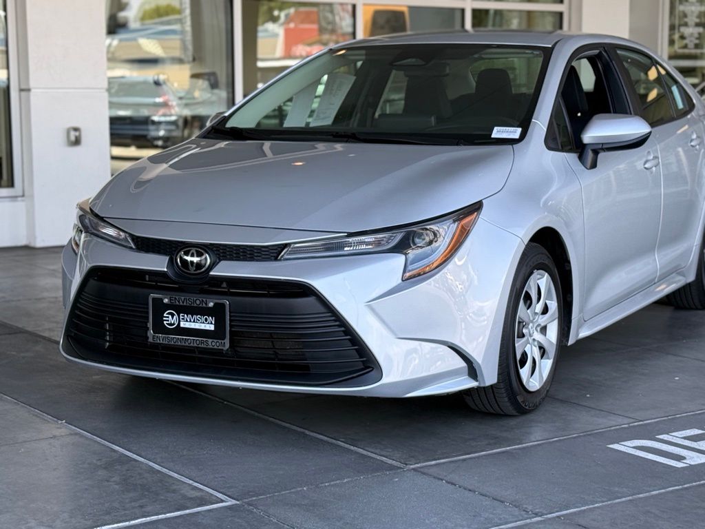 Vehicle image 7 of 33