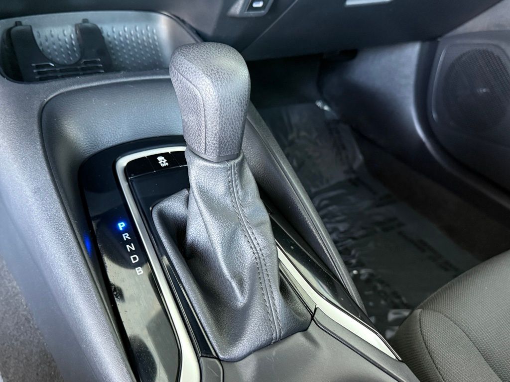 Vehicle image 26 of 33