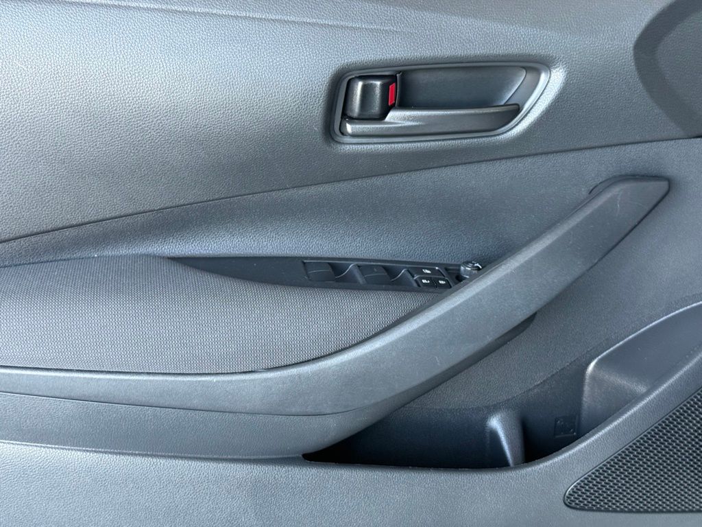 Vehicle image 18 of 33