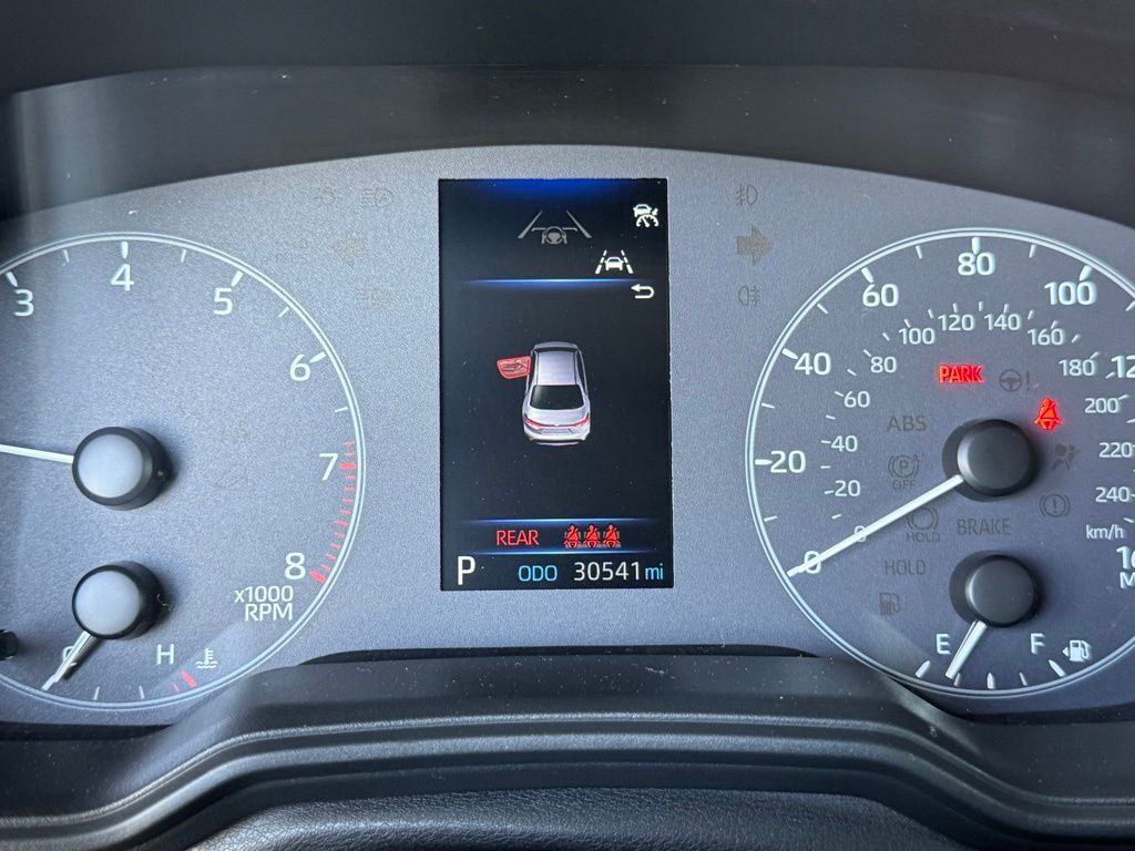 Vehicle image 25 of 33