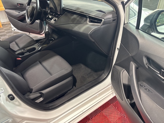 Vehicle image 26 of 28