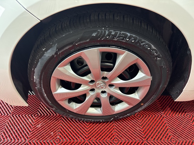 Vehicle image 22 of 28
