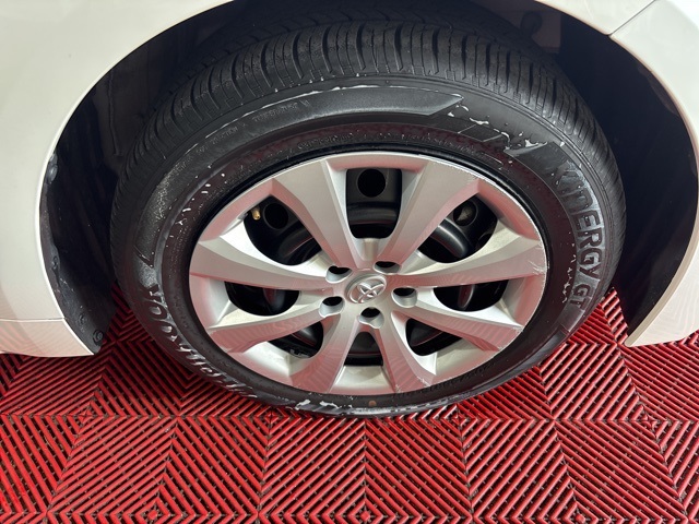 Vehicle image 21 of 28