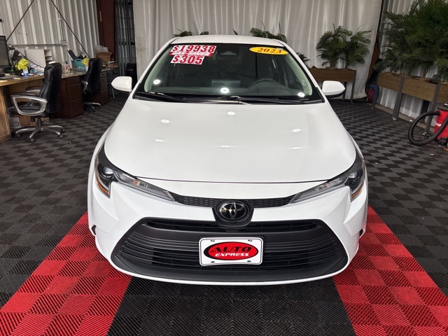 Vehicle image 2 of 28