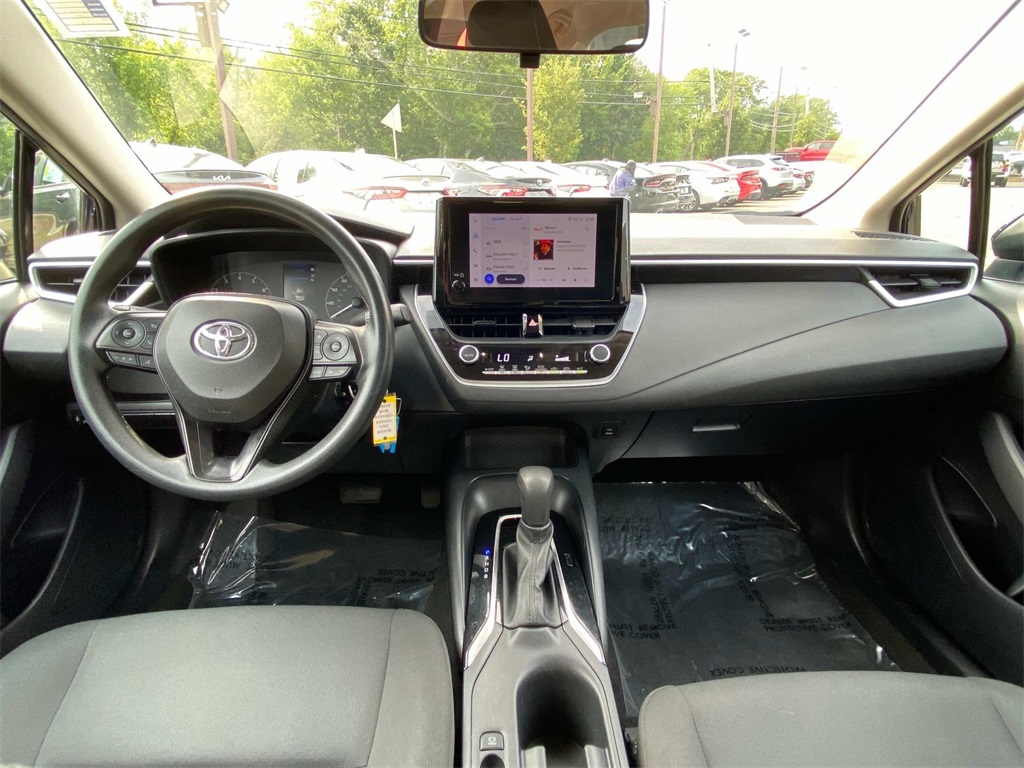 Vehicle image 16 of 35