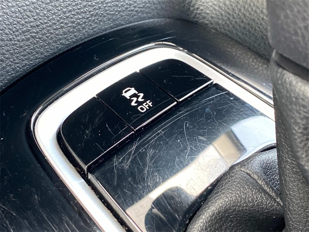 Vehicle image 26 of 35