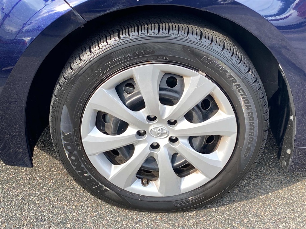 Vehicle image 10 of 35