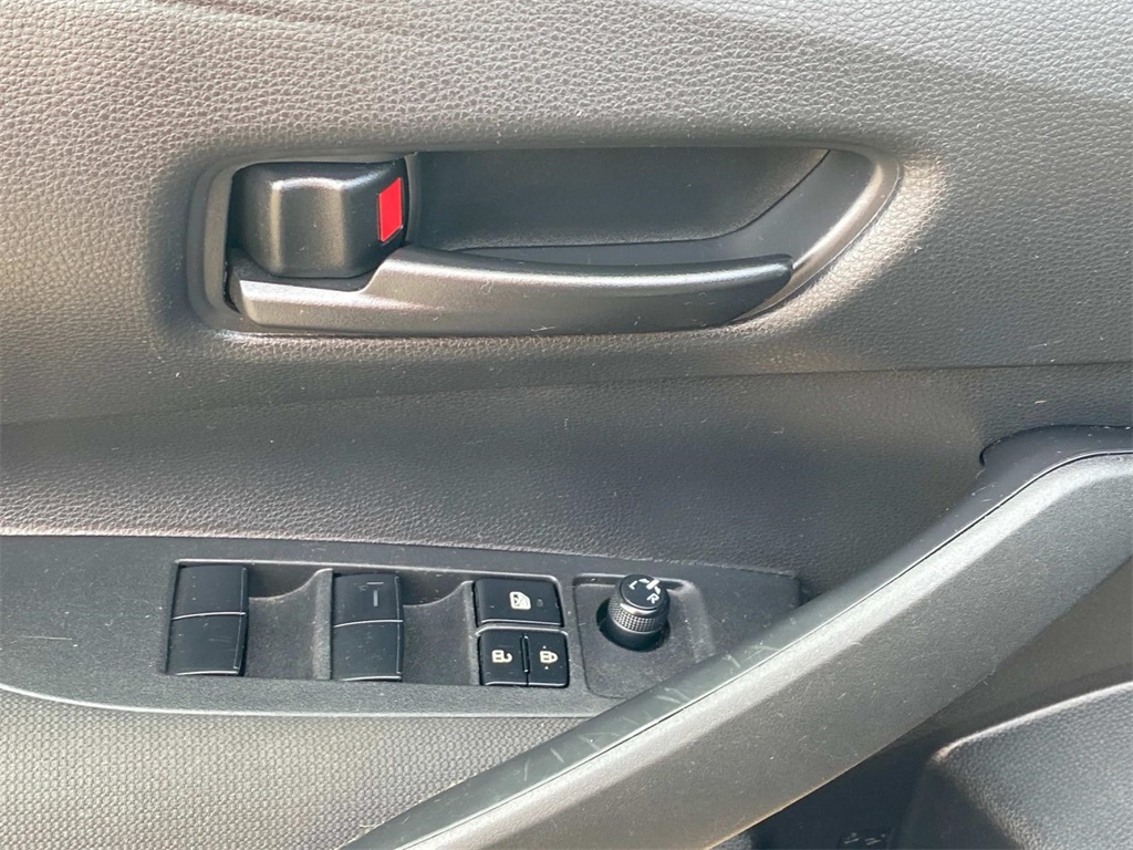 Vehicle image 31 of 35
