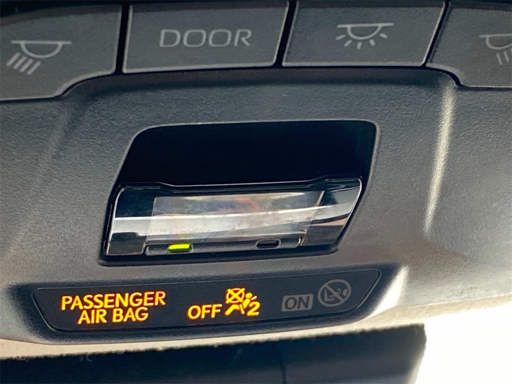 Vehicle image 32 of 35