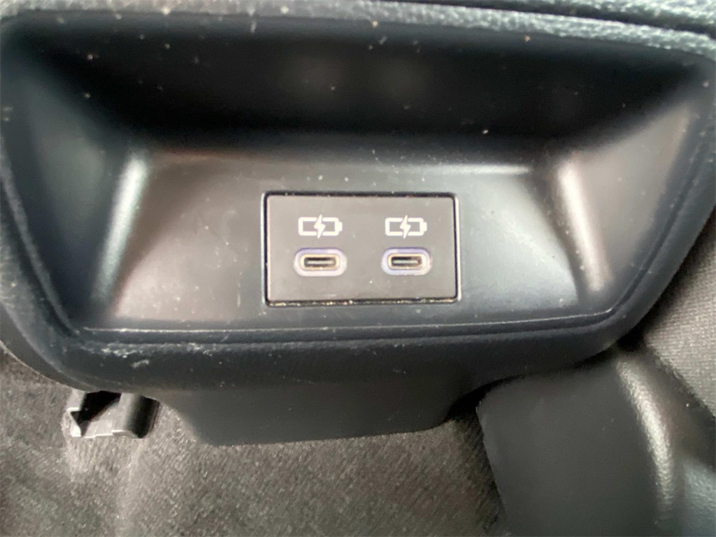 Vehicle image 25 of 35
