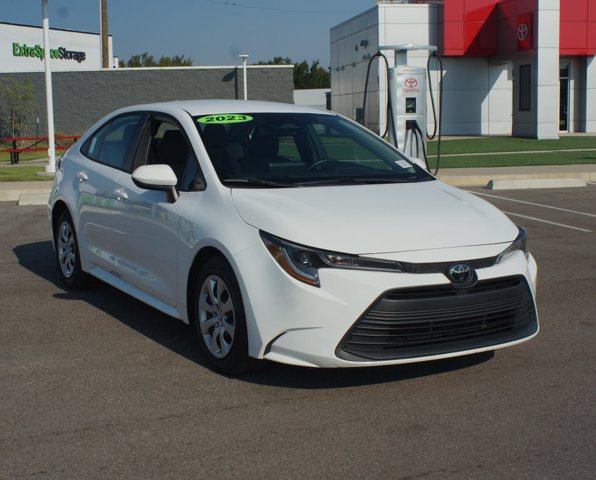 2023 Toyota Corolla LE Image 3 of 27