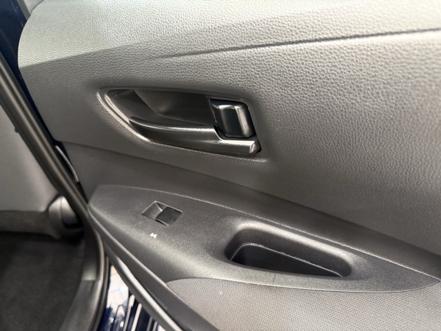 Vehicle image 36 of 39
