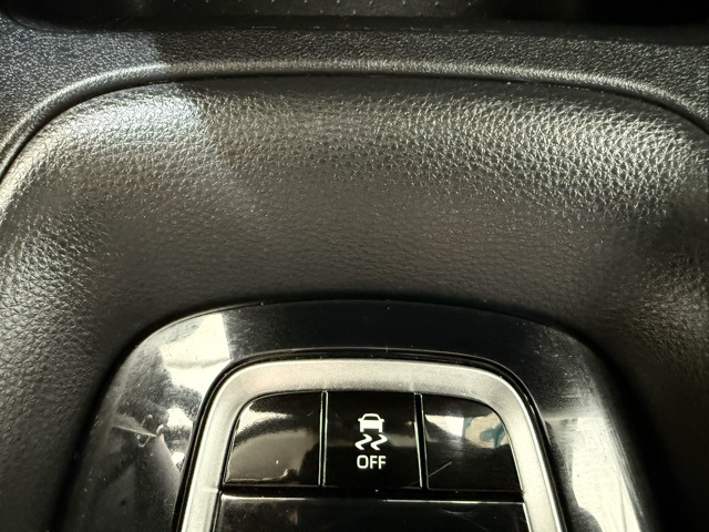 Vehicle image 27 of 39
