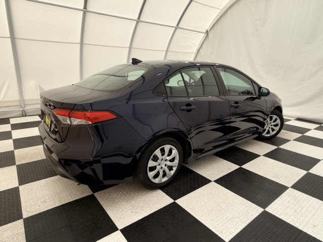 Vehicle image 4 of 39