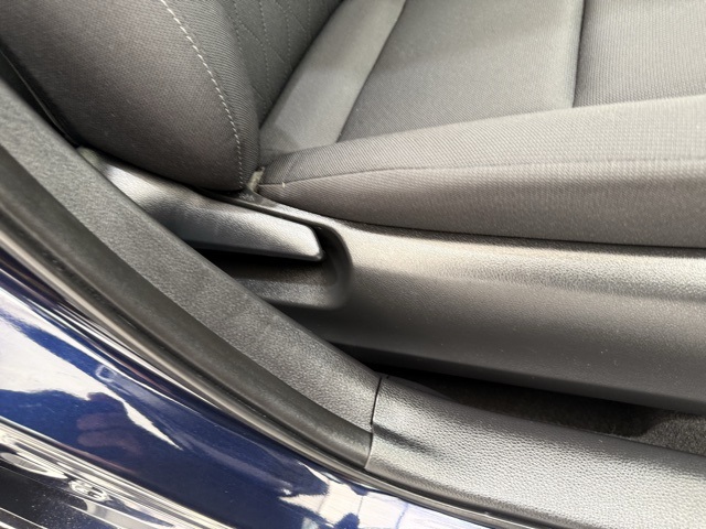 Vehicle image 33 of 39