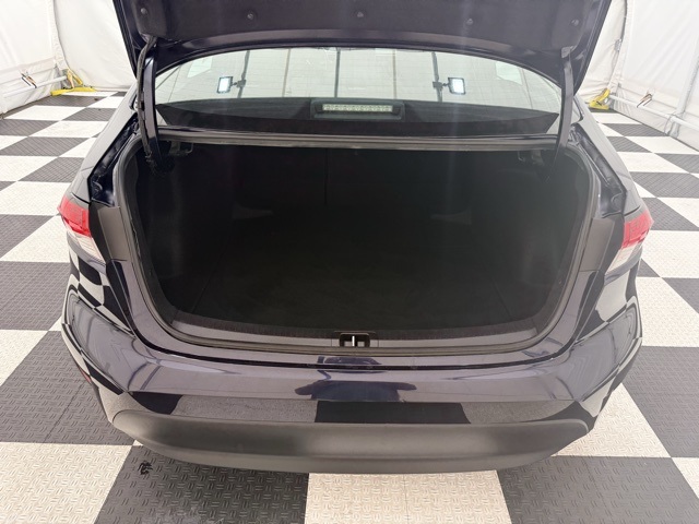 Vehicle image 9 of 39