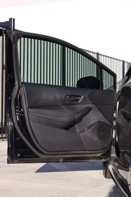 Vehicle image 8 of 19