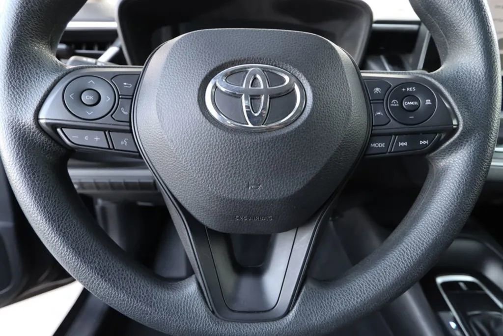 Vehicle image 15 of 19