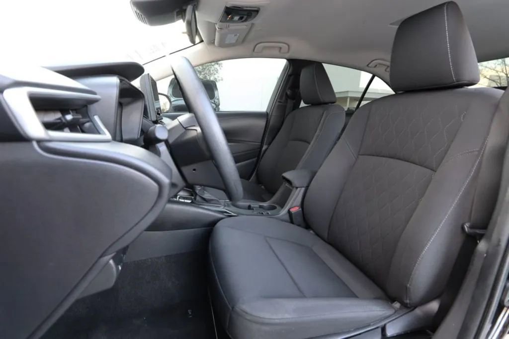 Vehicle image 9 of 19