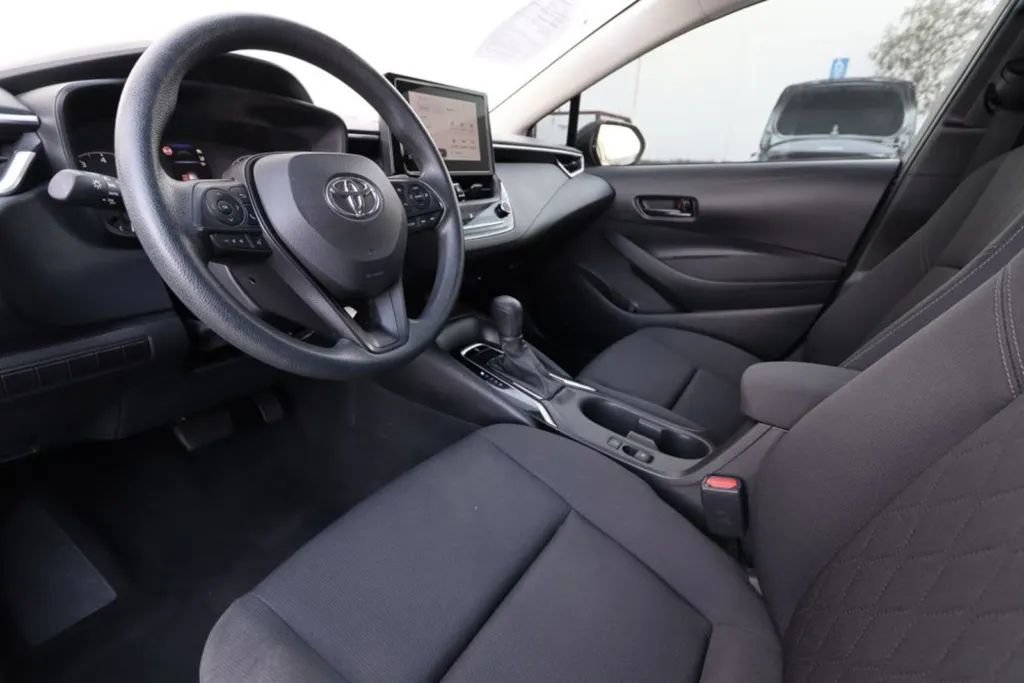 Vehicle image 11 of 19