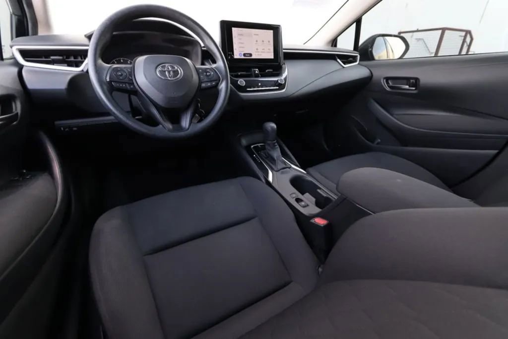 Vehicle image 12 of 19
