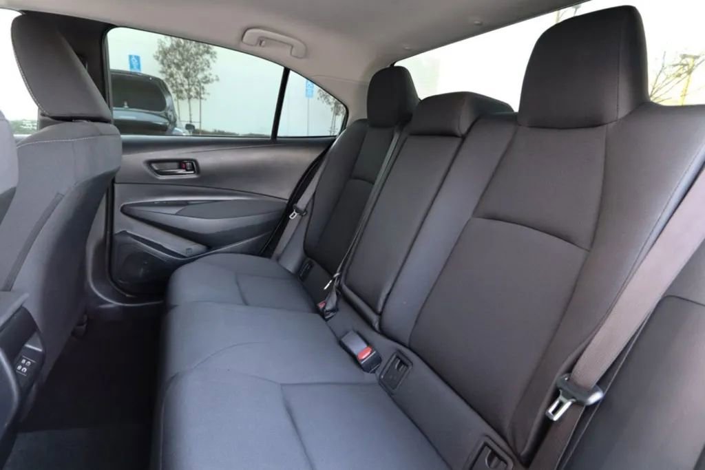 Vehicle image 10 of 19