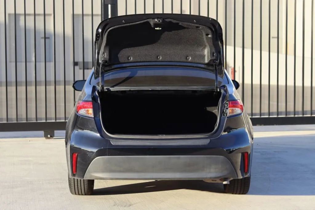 Vehicle image 7 of 19