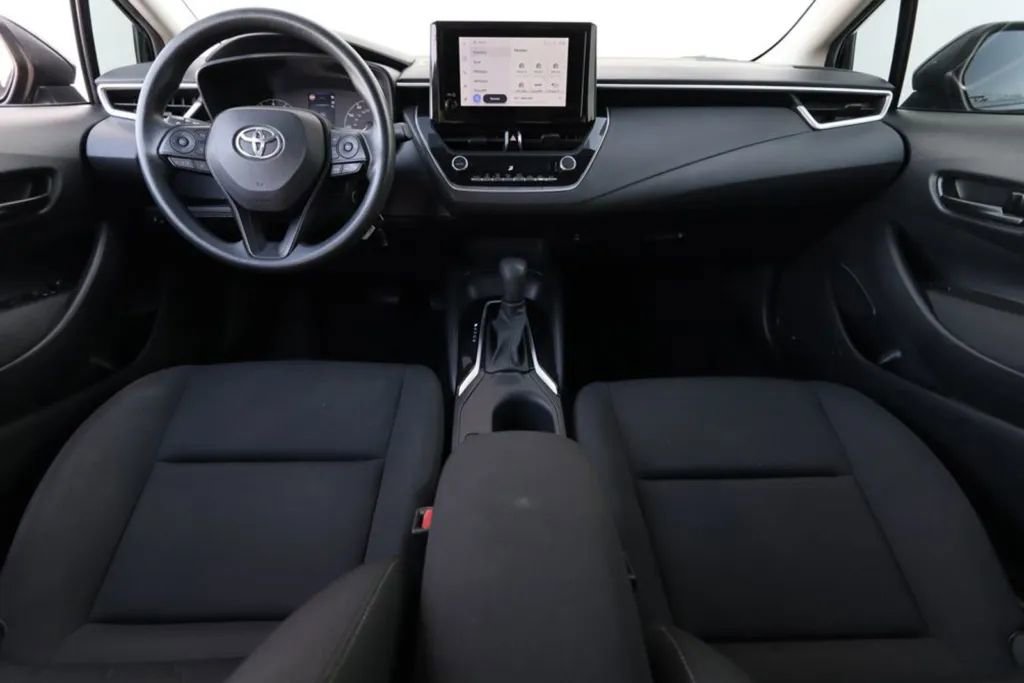 Vehicle image 13 of 19