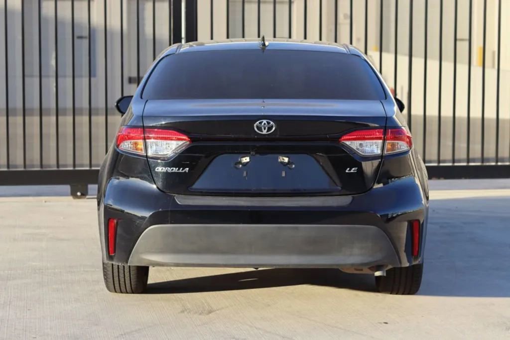 Vehicle image 4 of 19
