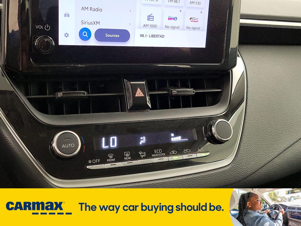 Vehicle image 21 of 27