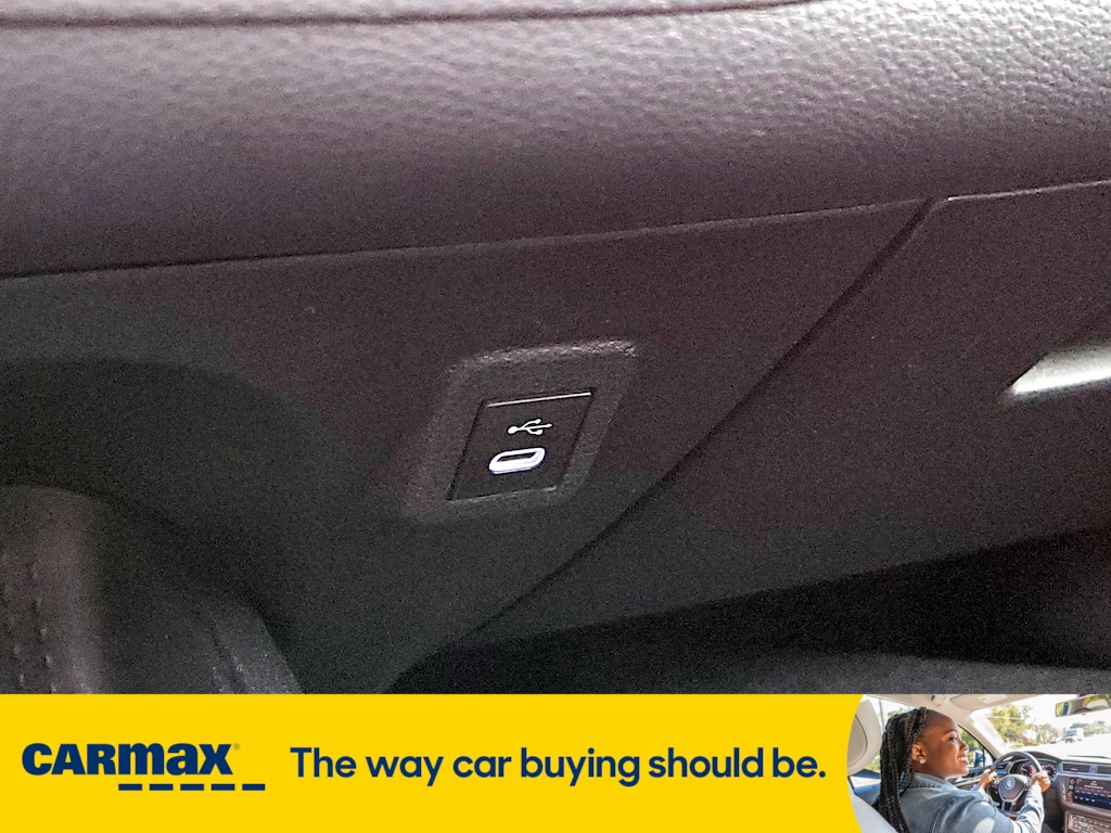 Vehicle image 23 of 27