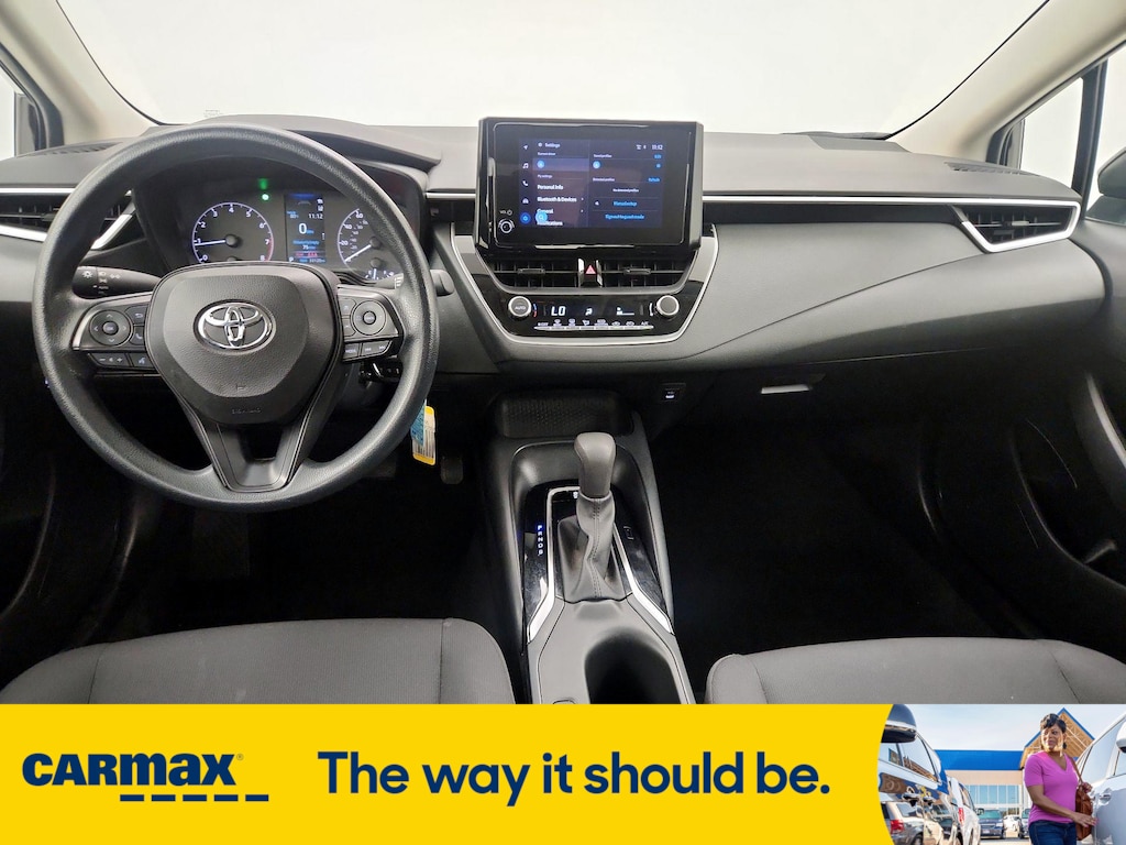 Vehicle image 13 of 27