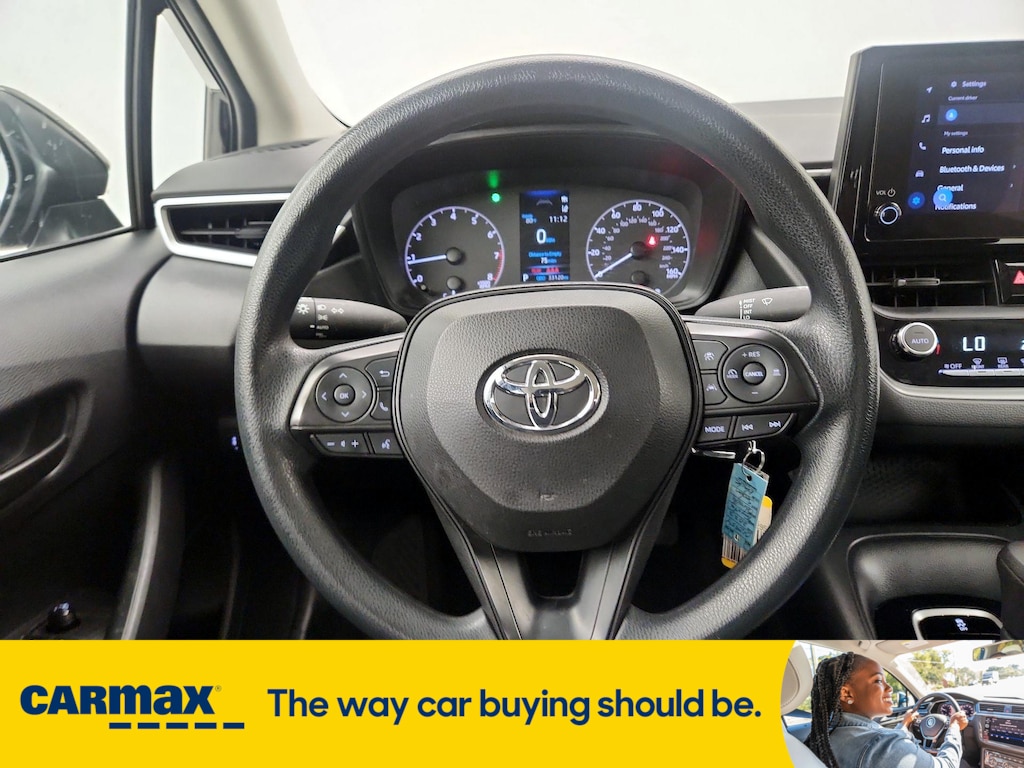 Vehicle image 21 of 27