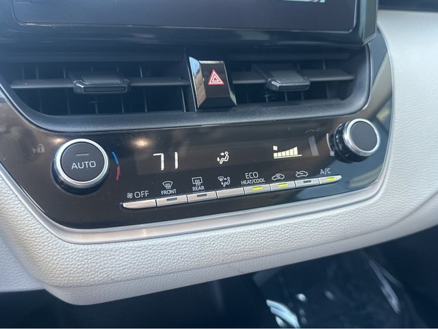 Vehicle image 25 of 40