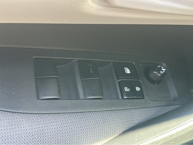 Vehicle image 36 of 40