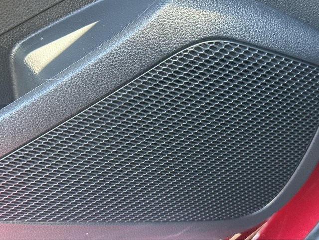 Vehicle image 34 of 40