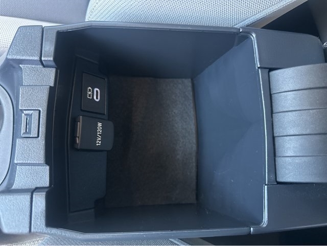 Vehicle image 30 of 40