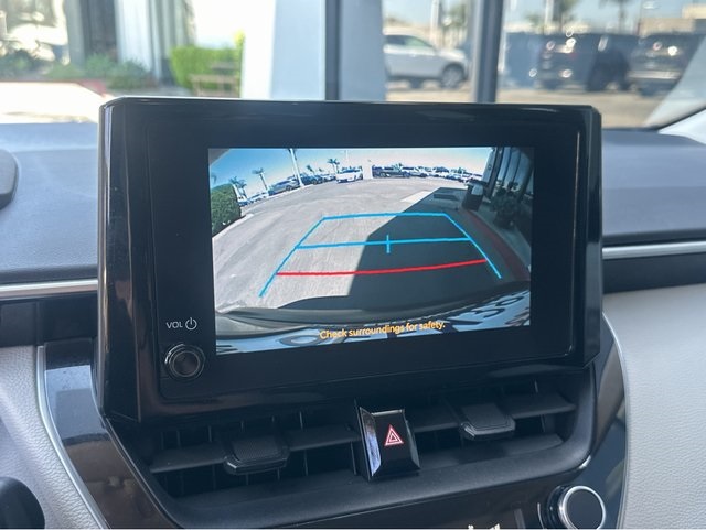 Vehicle image 10 of 40