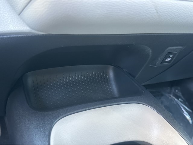 Vehicle image 26 of 40