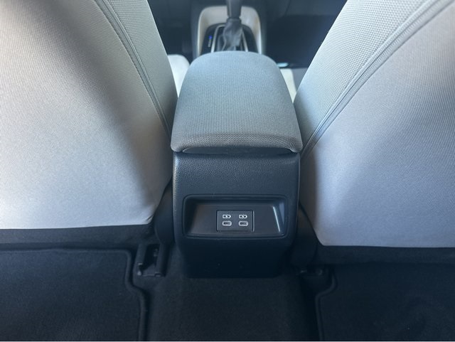 Vehicle image 21 of 40
