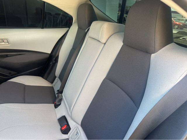 Vehicle image 18 of 40