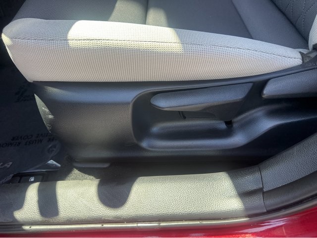 Vehicle image 32 of 40