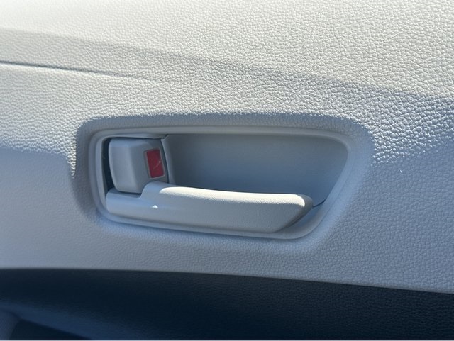 Vehicle image 35 of 40