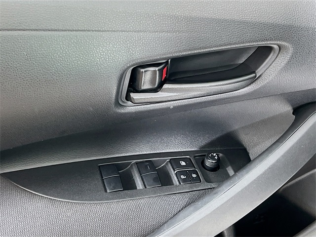 Vehicle image 27 of 38