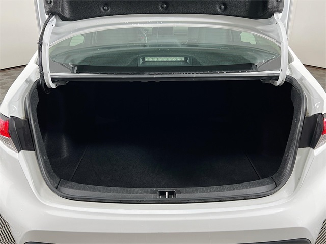 Vehicle image 14 of 38