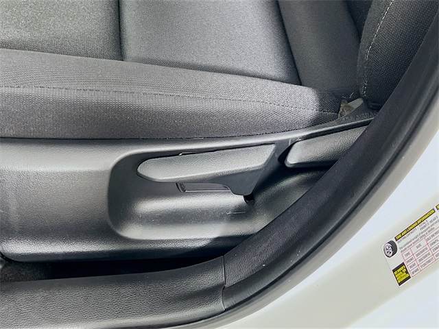 Vehicle image 33 of 38