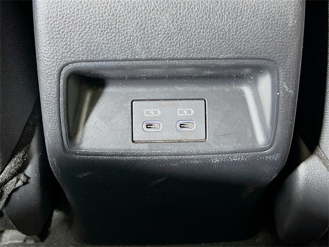 Vehicle image 31 of 38