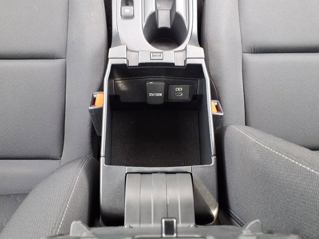Vehicle image 21 of 25
