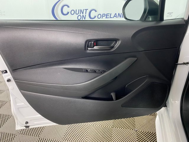 Vehicle image 19 of 23